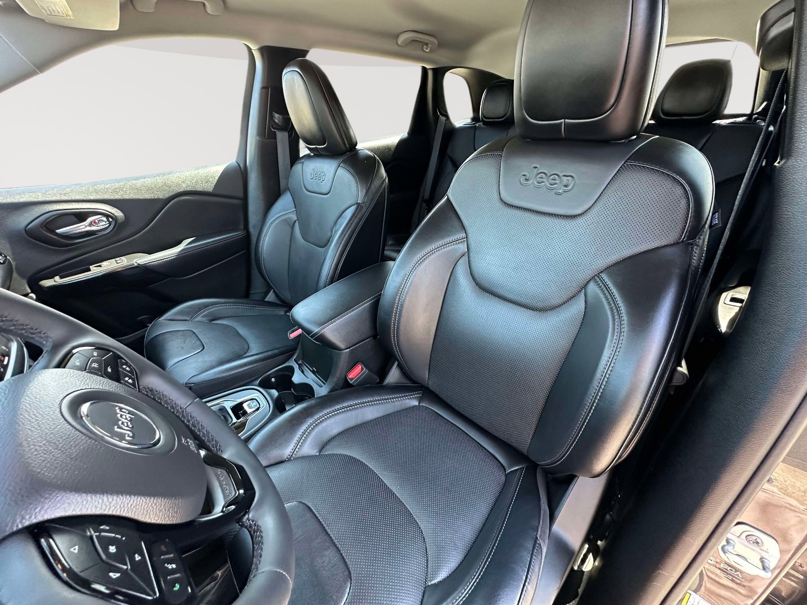 Used 2023 Jeep Cherokee Altitude Lux image 19