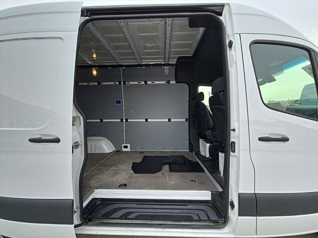 Used 2023 Mercedes-Benz Sprinter 144 Cargo image 8