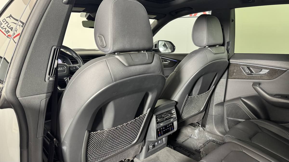 Used 2020 Audi Q8 Premium Plus w/ Premium Plus Package AWD/4WD image 28