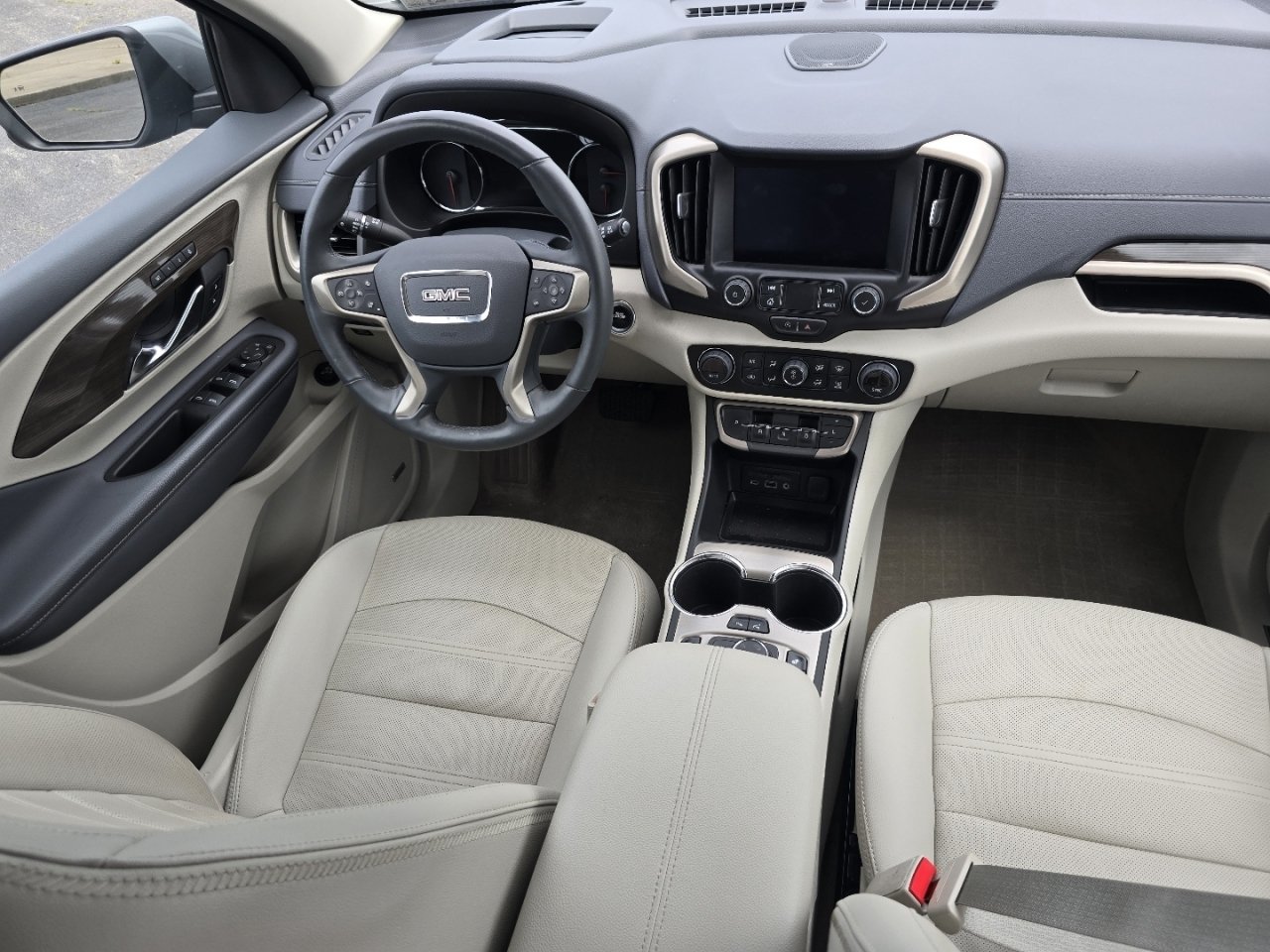 Used 2024 GMC Terrain Denali w/ Denali Premium Package AWD/4WD image 25