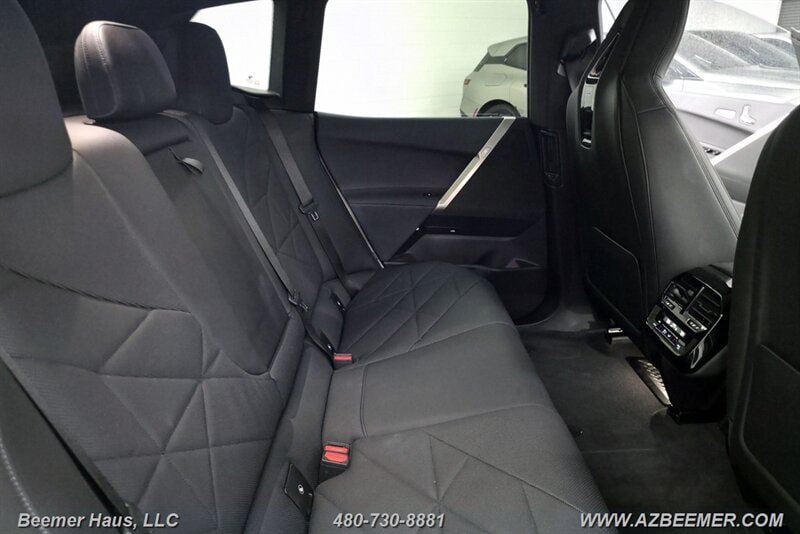 Used 2023 BMW iX xDrive50 w/ Sport Package AWD/4WD image 32