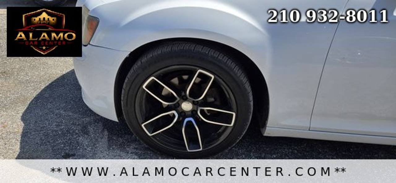 Used 2013 Chrysler 300 S RWD image 12