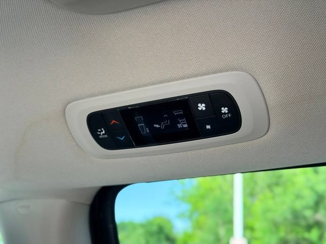 Used 2022 Chrysler Voyager LX FWD image 23