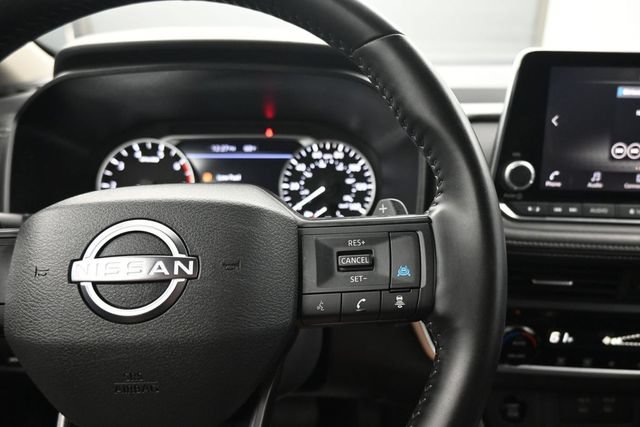 Used 2025 Nissan Rogue SV FWD image 17