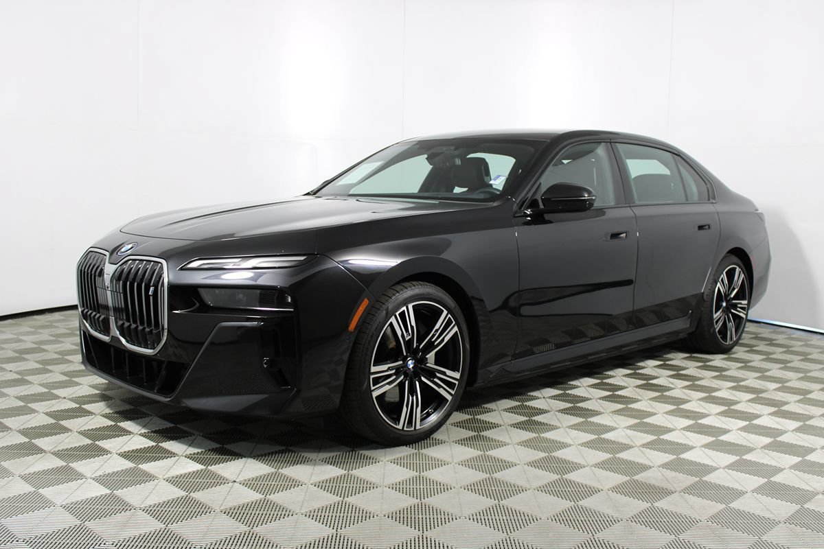 Used 2024 BMW i7 xDrive60 AWD/4WD image 3