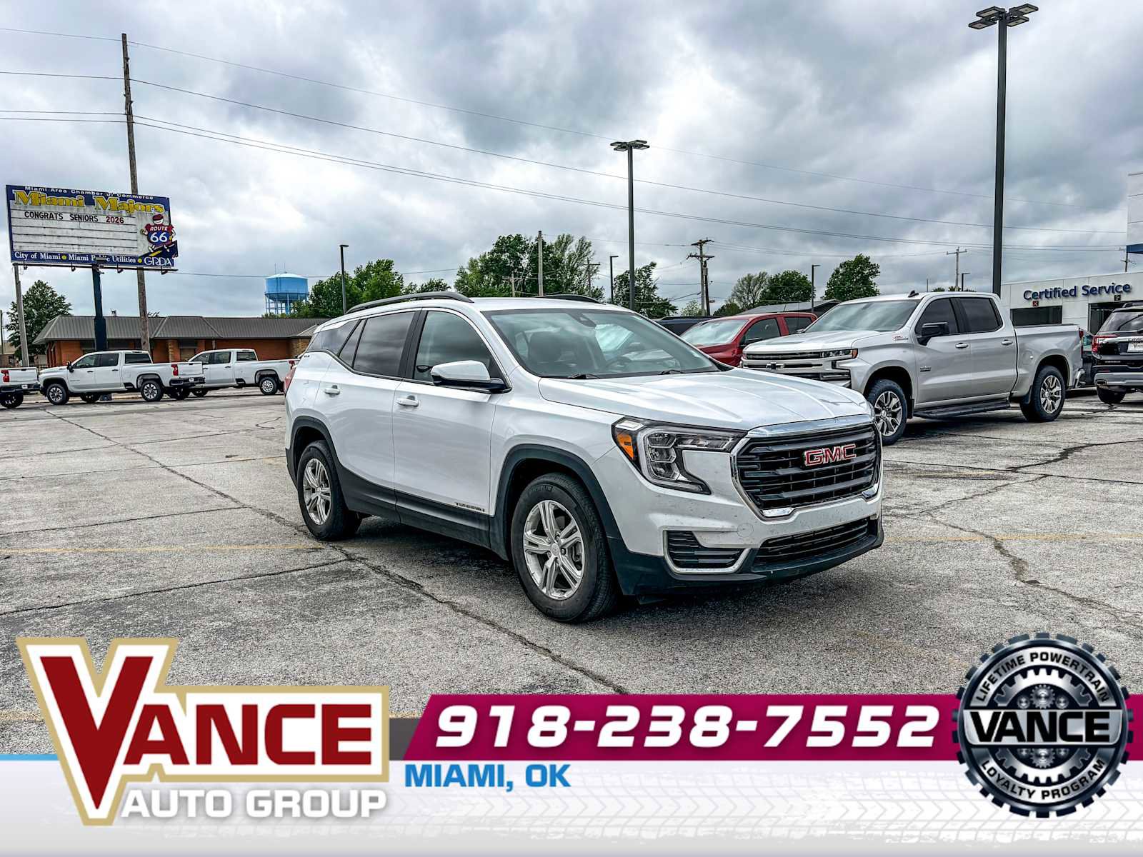 Used 2024 GMC Terrain SLE w/ Driver Convenience Package FWD image 1