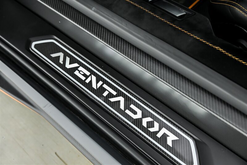 Used 2019 Lamborghini Aventador SVJ AWD/4WD image 13