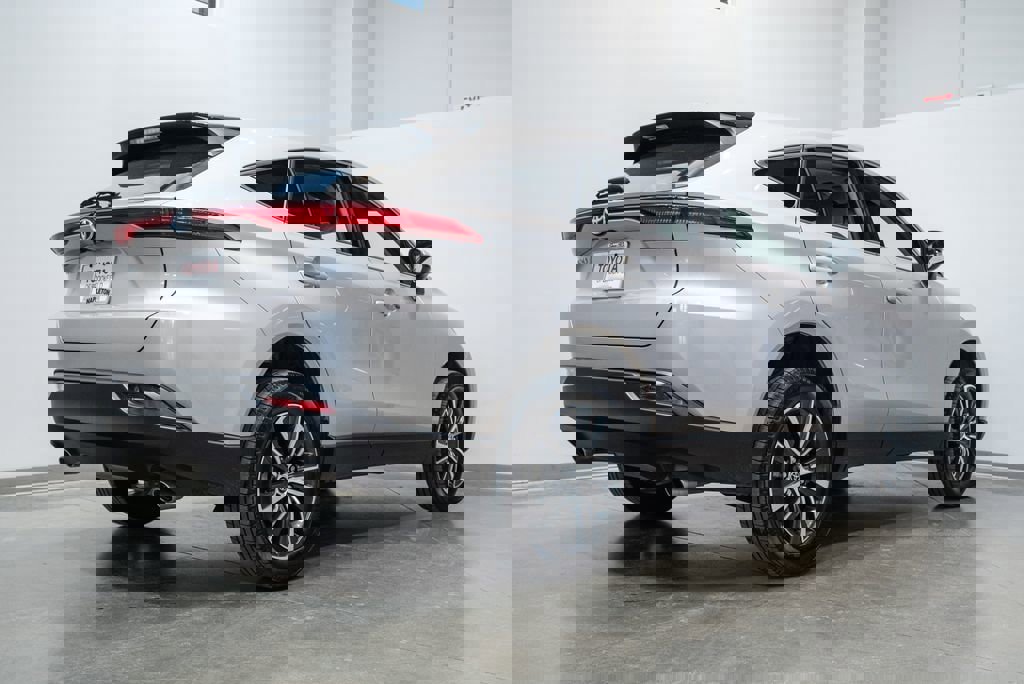 Used 2023 Toyota Venza LE image 9