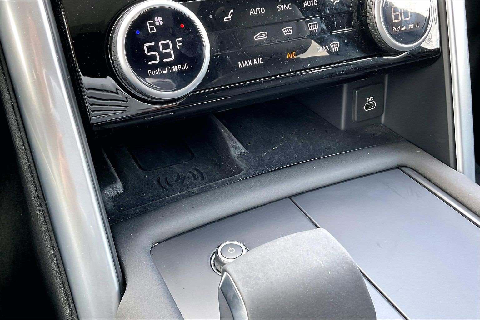 Certified 2025 Land Rover Discovery S AWD/4WD image 33
