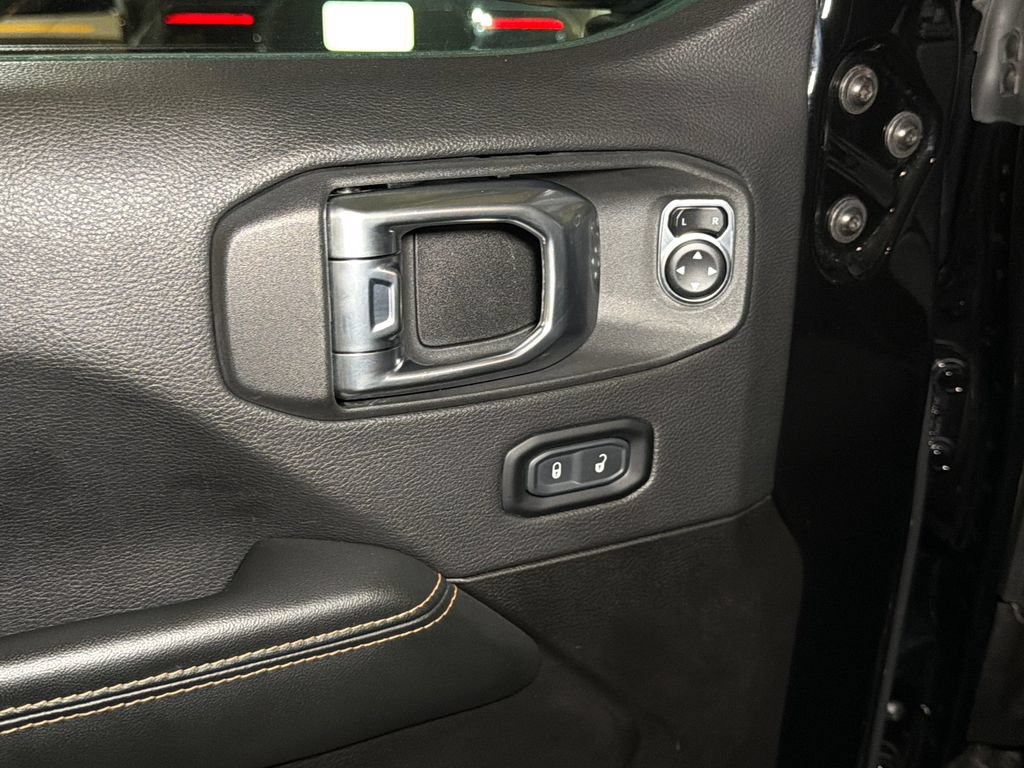 Used 2024 Jeep Wrangler Unlimited Sahara AWD/4WD image 16