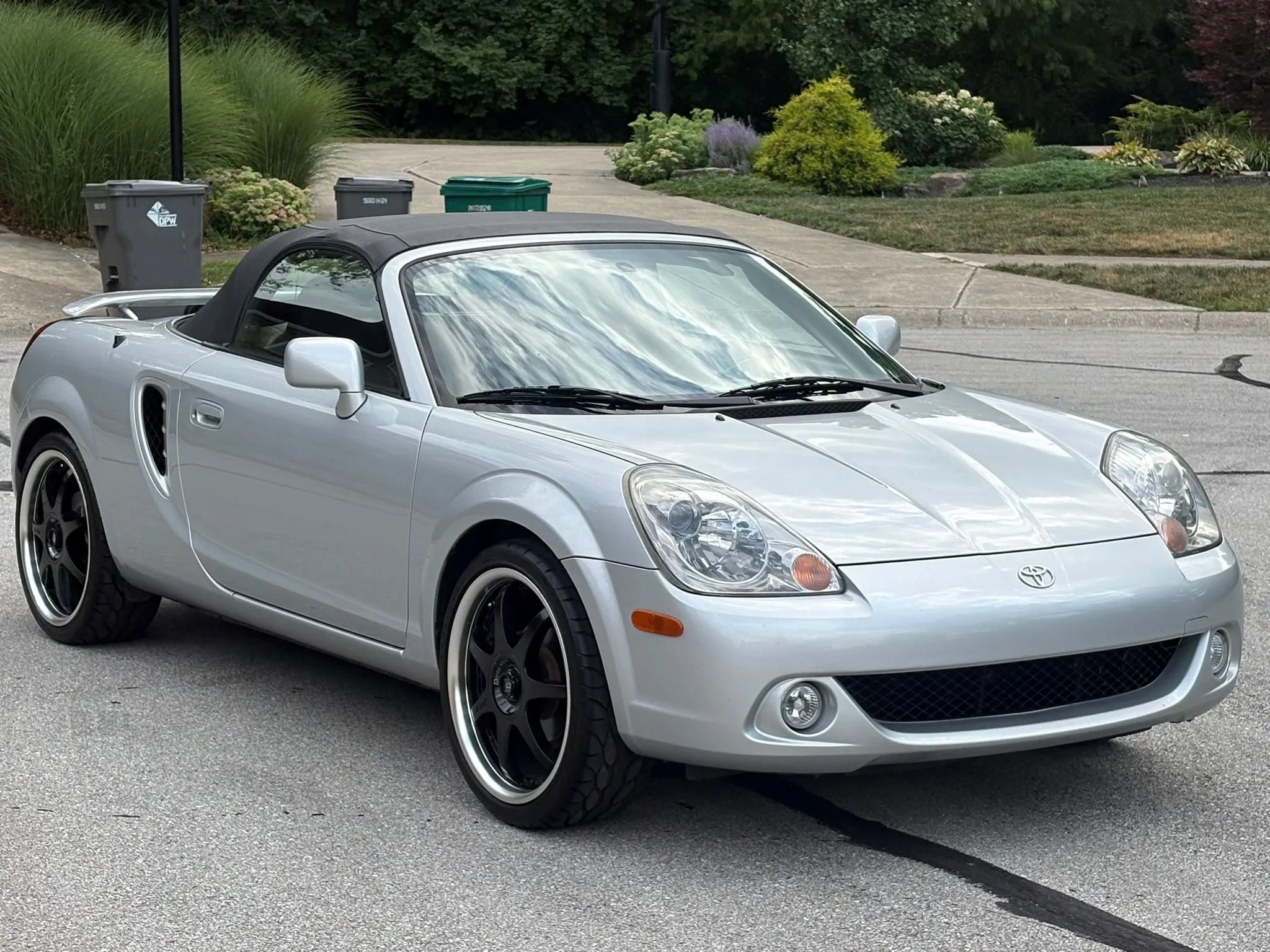 Used 2003 Toyota MR2 RWD image 2