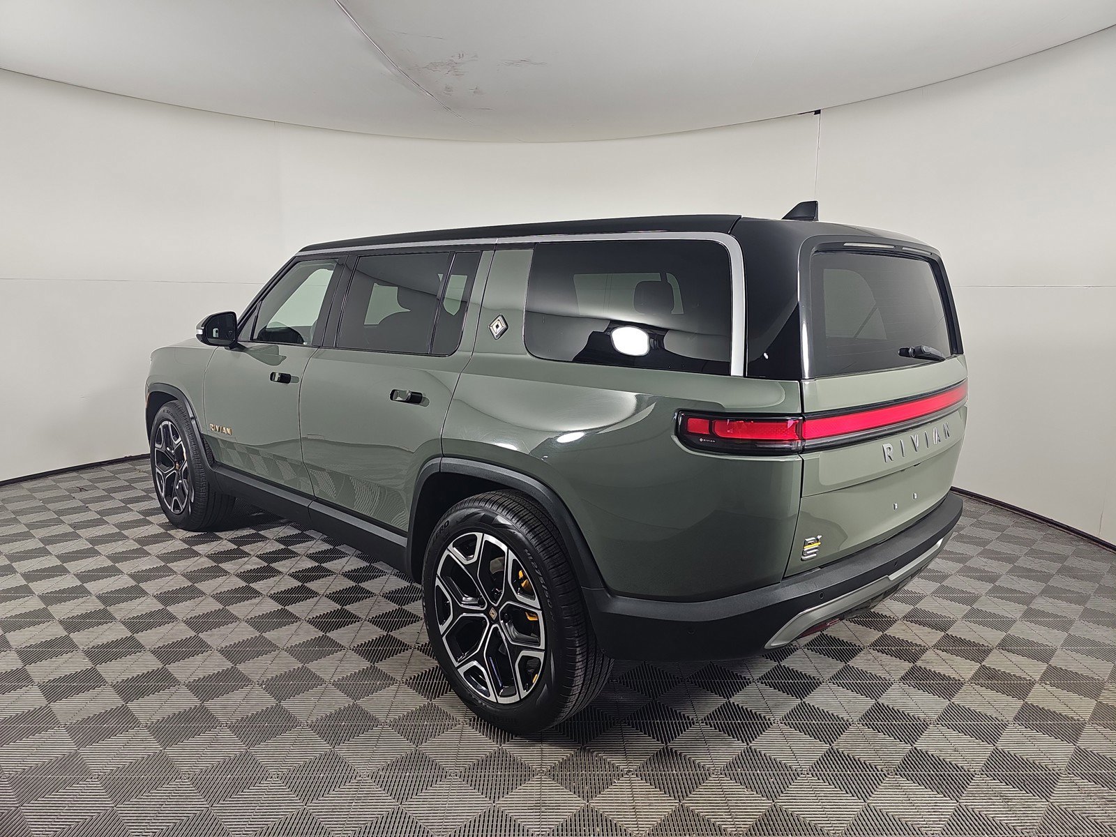 Used 2022 Rivian R1S Launch Edition image 3