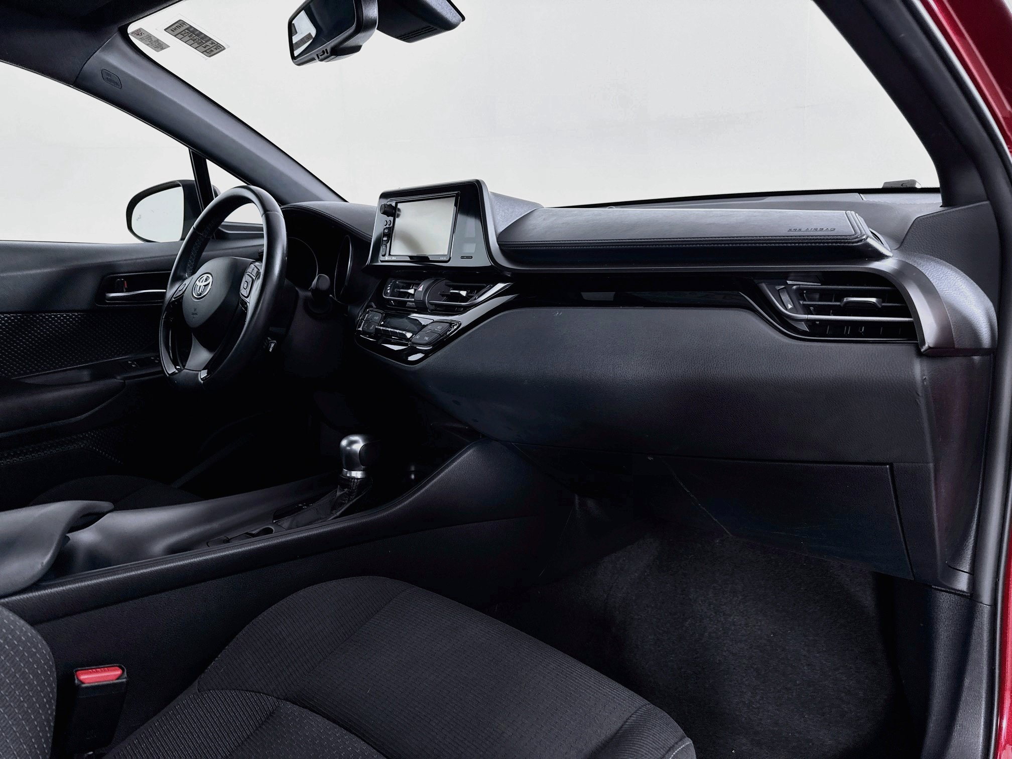 Certified 2018 Toyota C-HR XLE FWD image 28