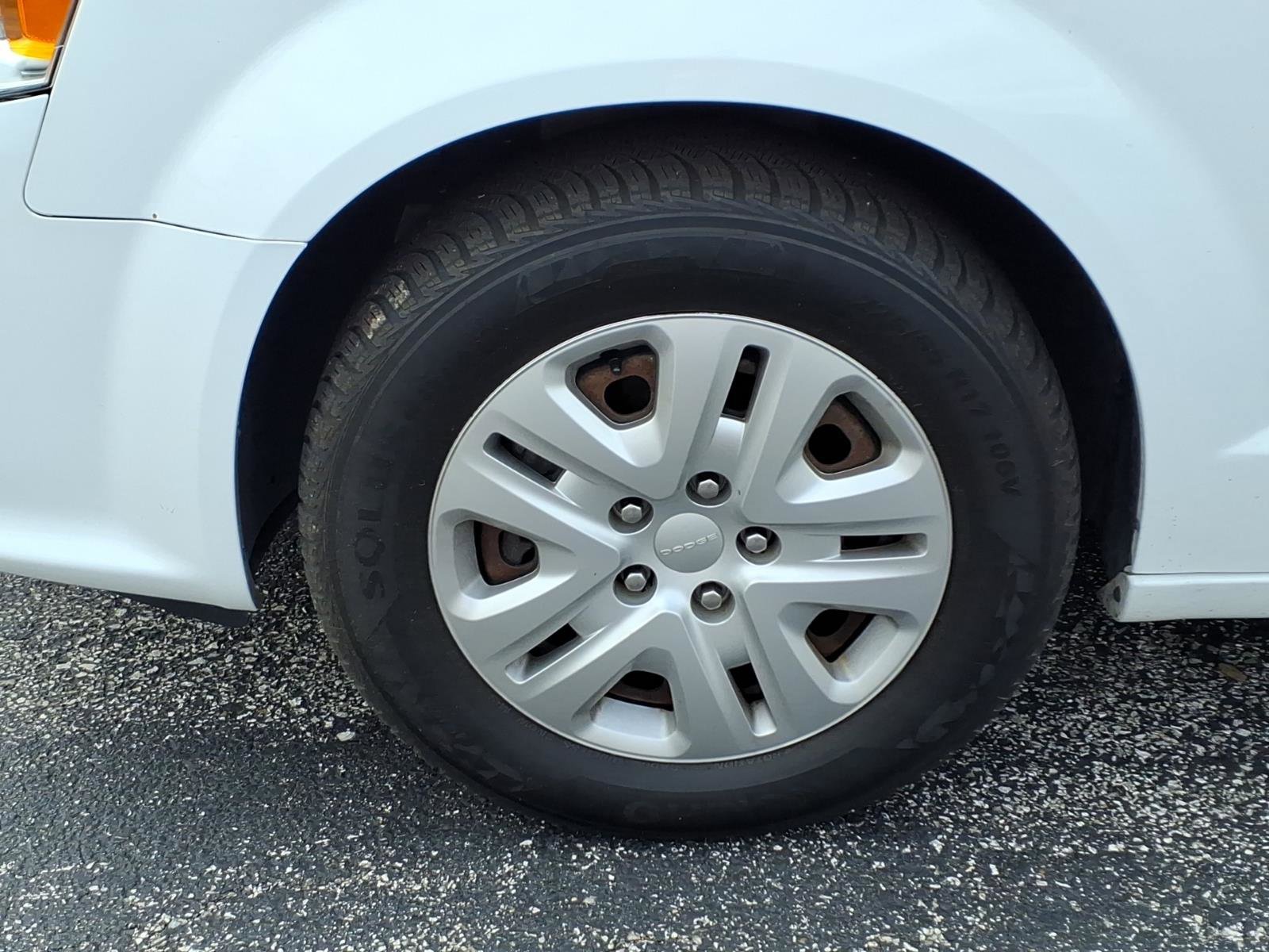 Used 2019 Dodge Grand Caravan SE w/ UConnect Hands-Free Group image 30