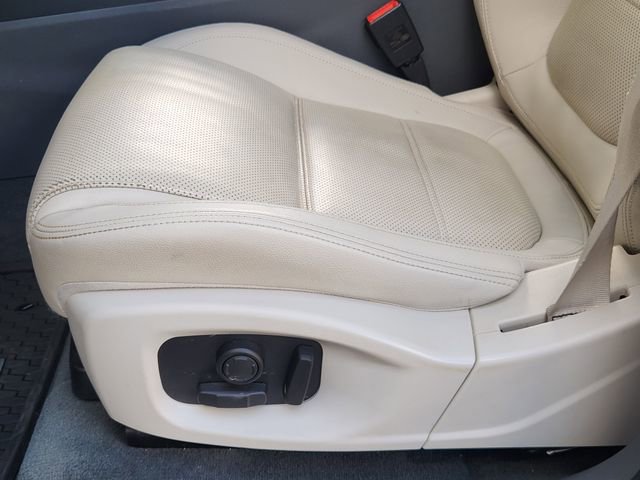 Used 2020 Jaguar E-PACE image 19