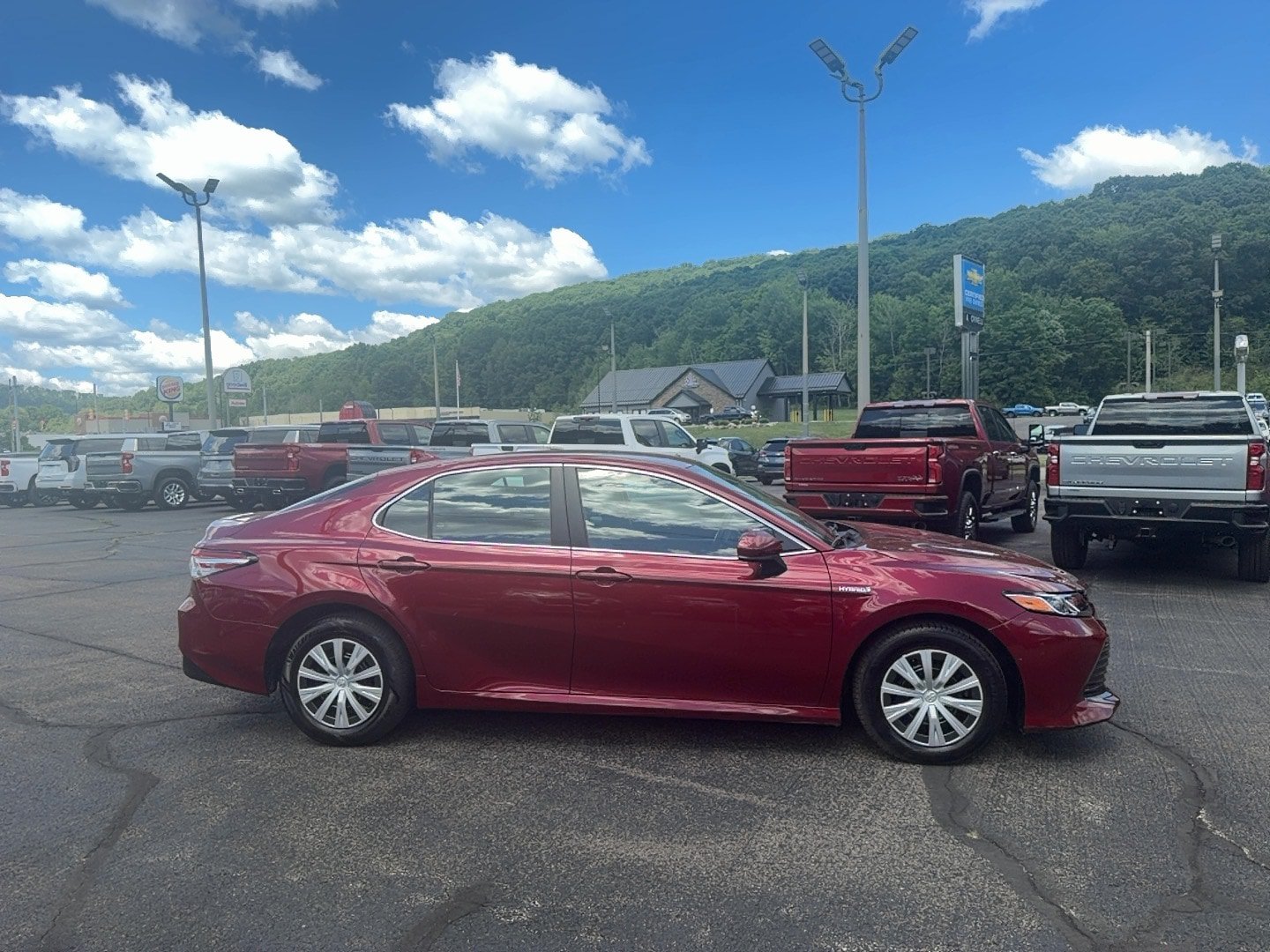 Used 2020 Toyota Camry LE FWD image 3