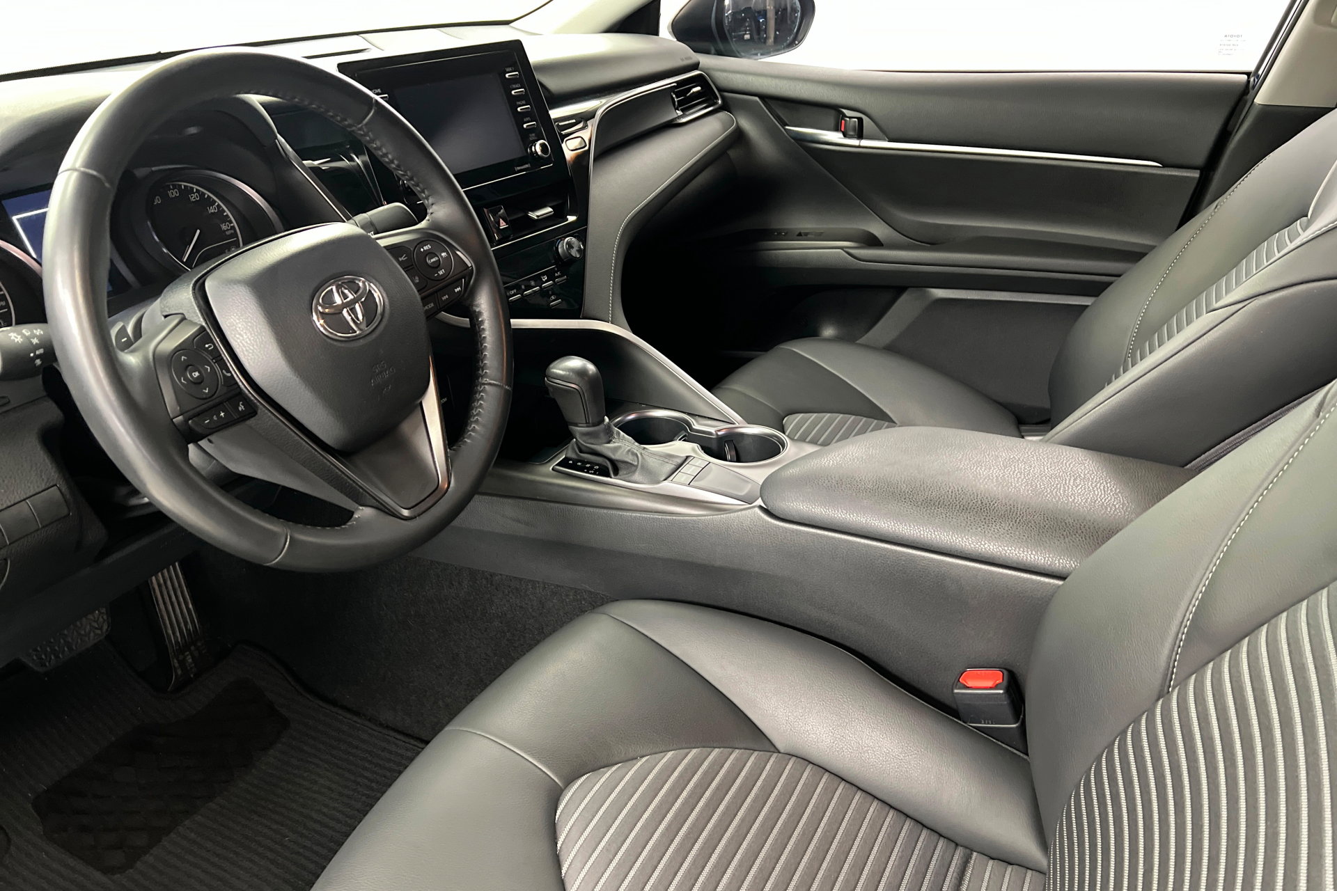 Used 2023 Toyota Camry SE image 15