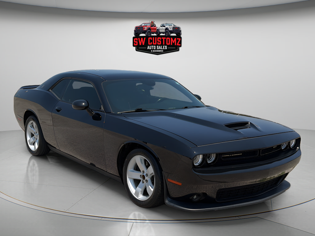Used 2021 Dodge Challenger GT RWD image 1