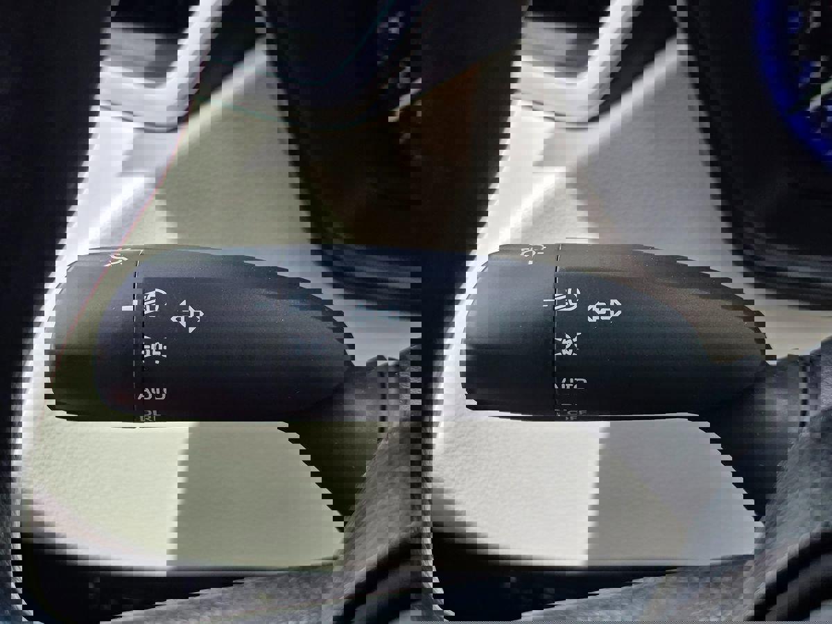 Used 2020 Toyota Corolla LE image 43