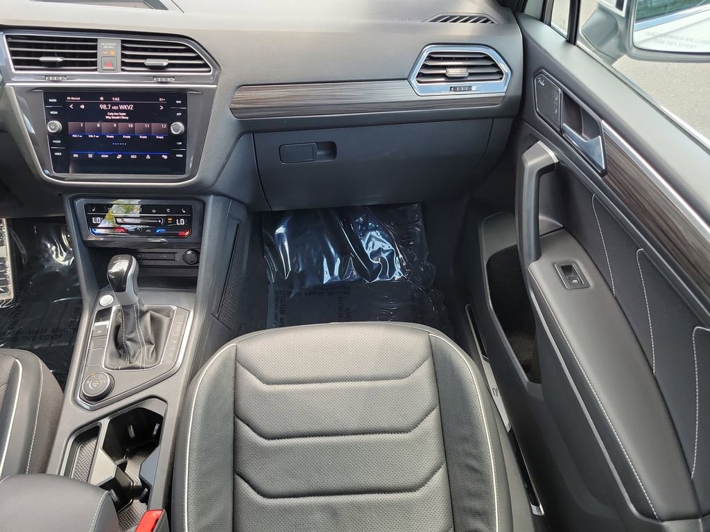 Used 2024 Volkswagen Tiguan SEL R-Line image 17