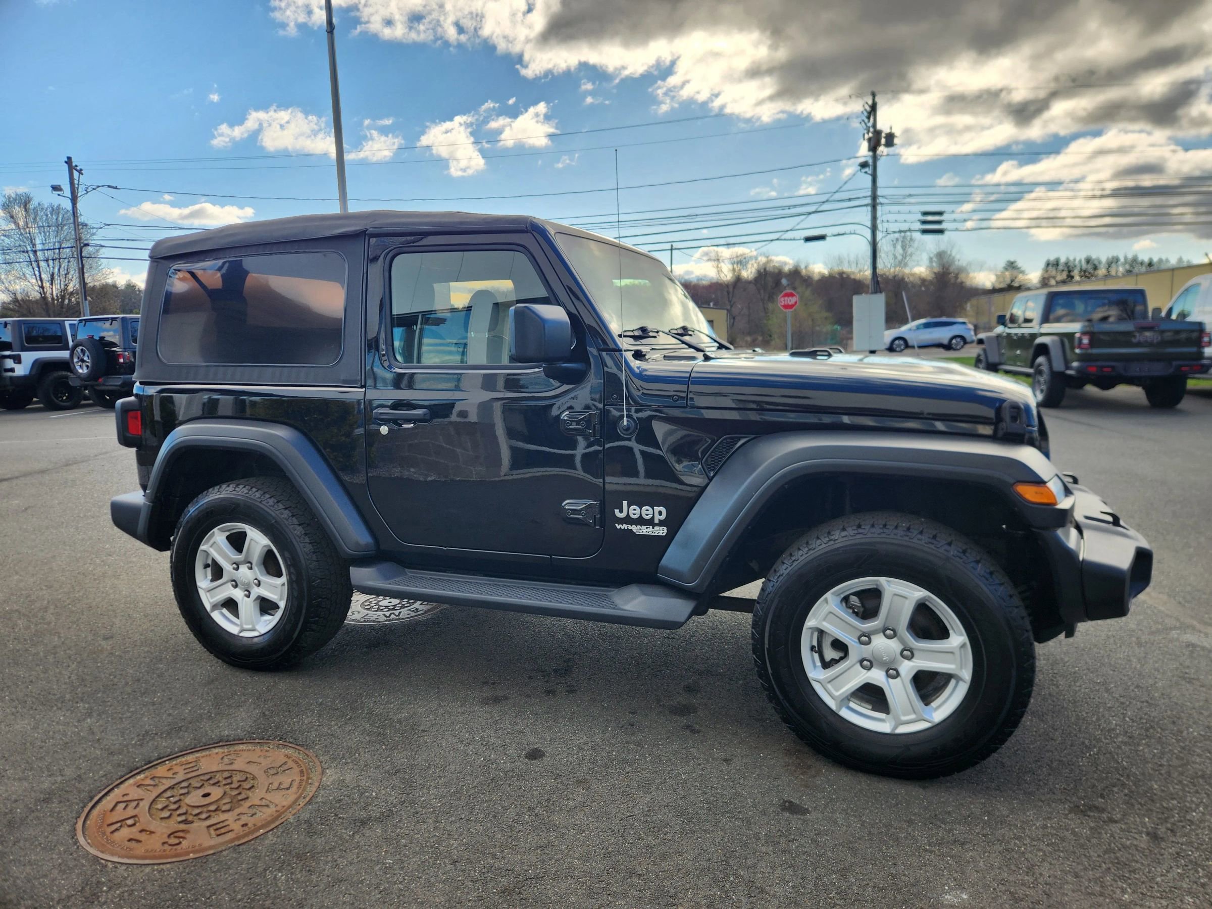 Used 2018 Jeep Wrangler Sport image 16