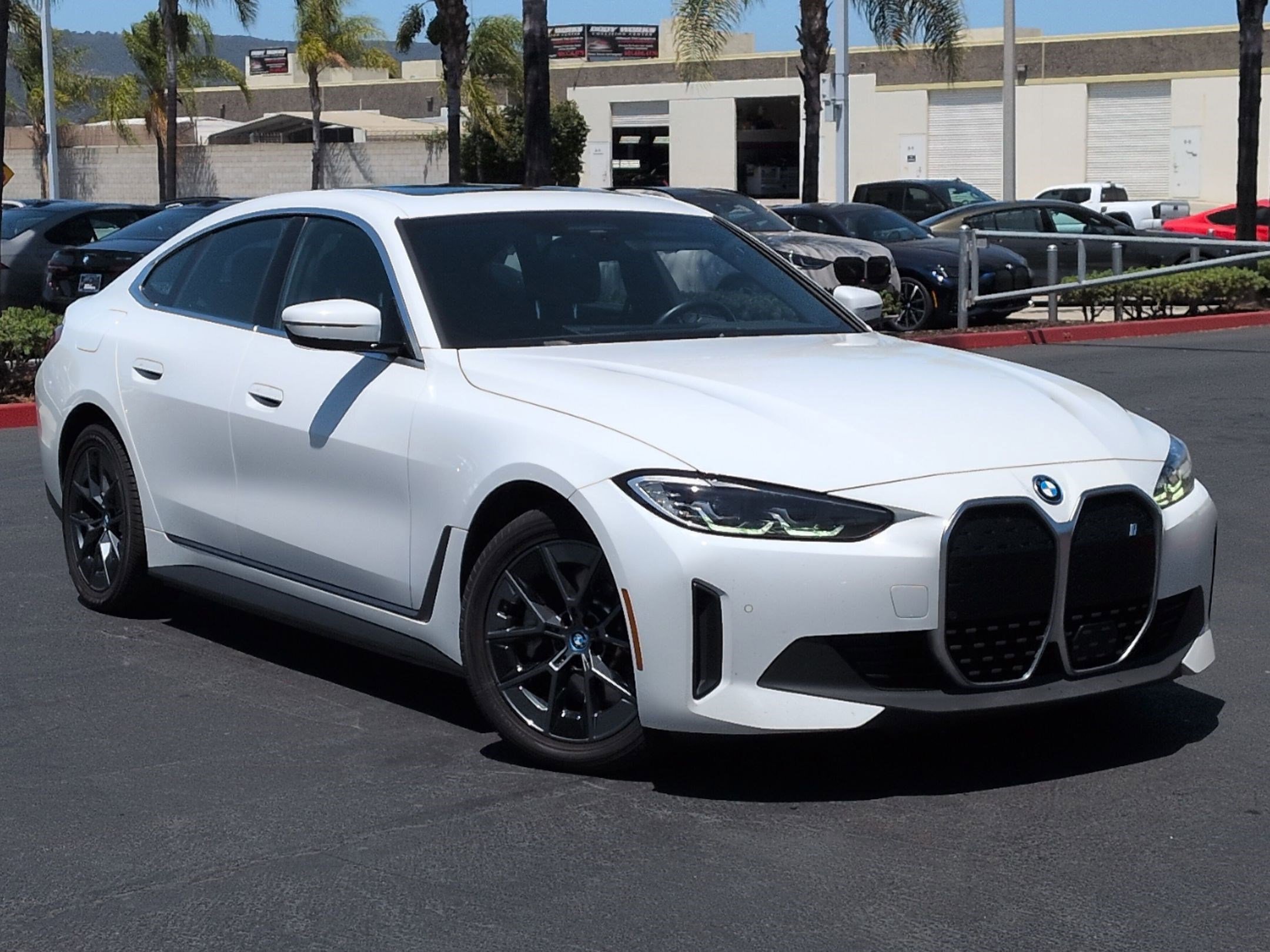 Used 2023 BMW i4 eDrive40 RWD image 2