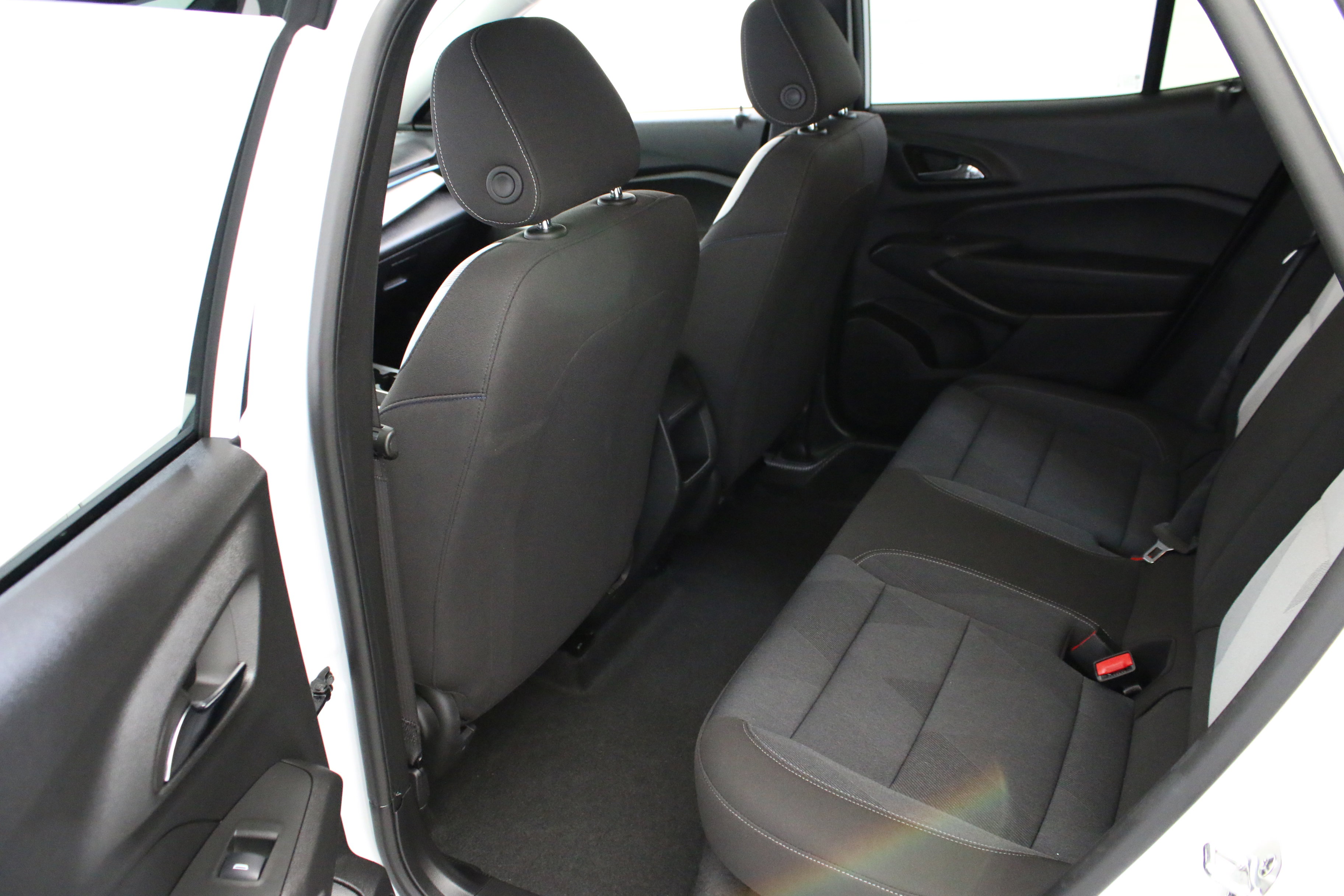 Used 2025 Chevrolet Trax LS image 27