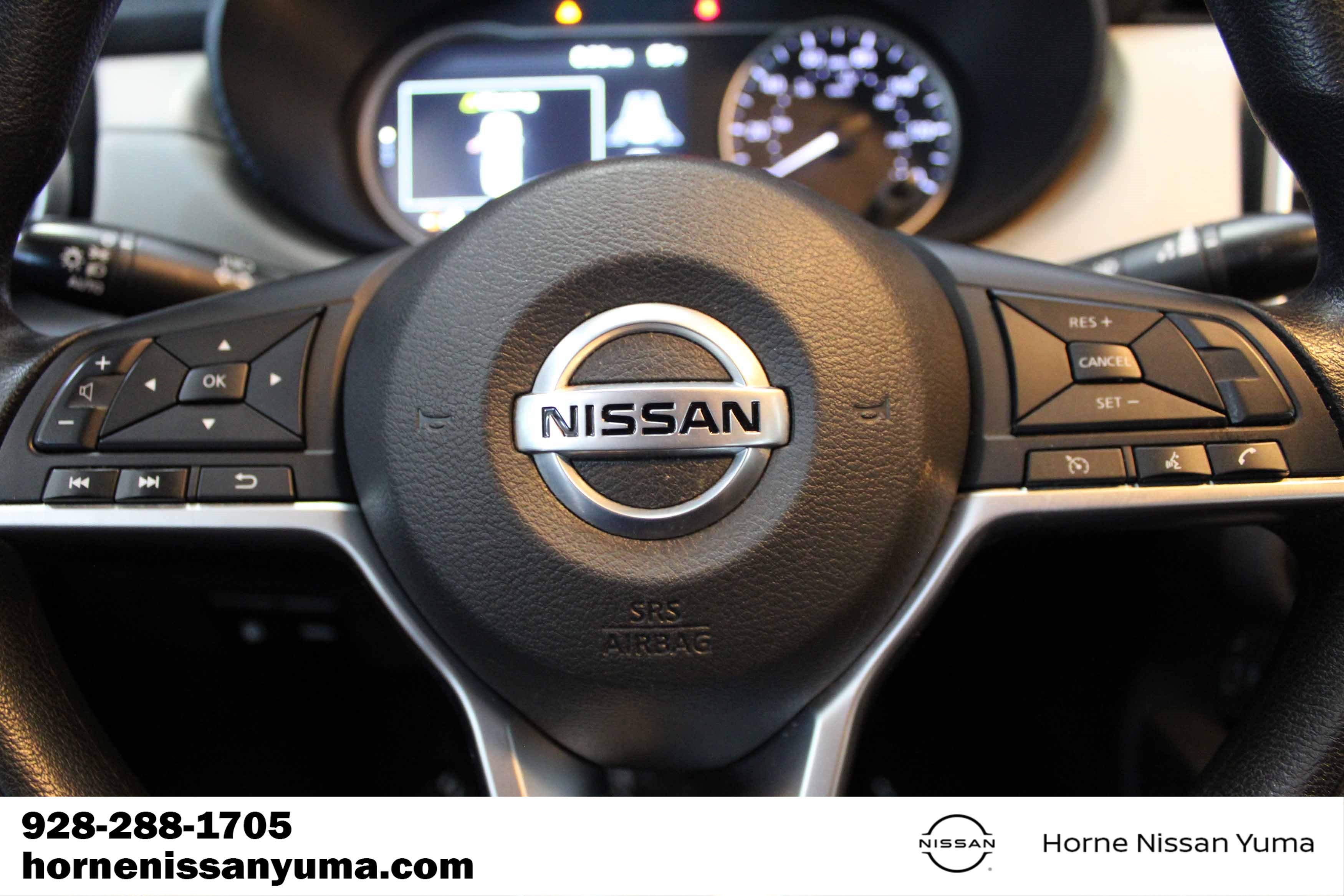 Used 2022 Nissan Versa SV FWD image 5