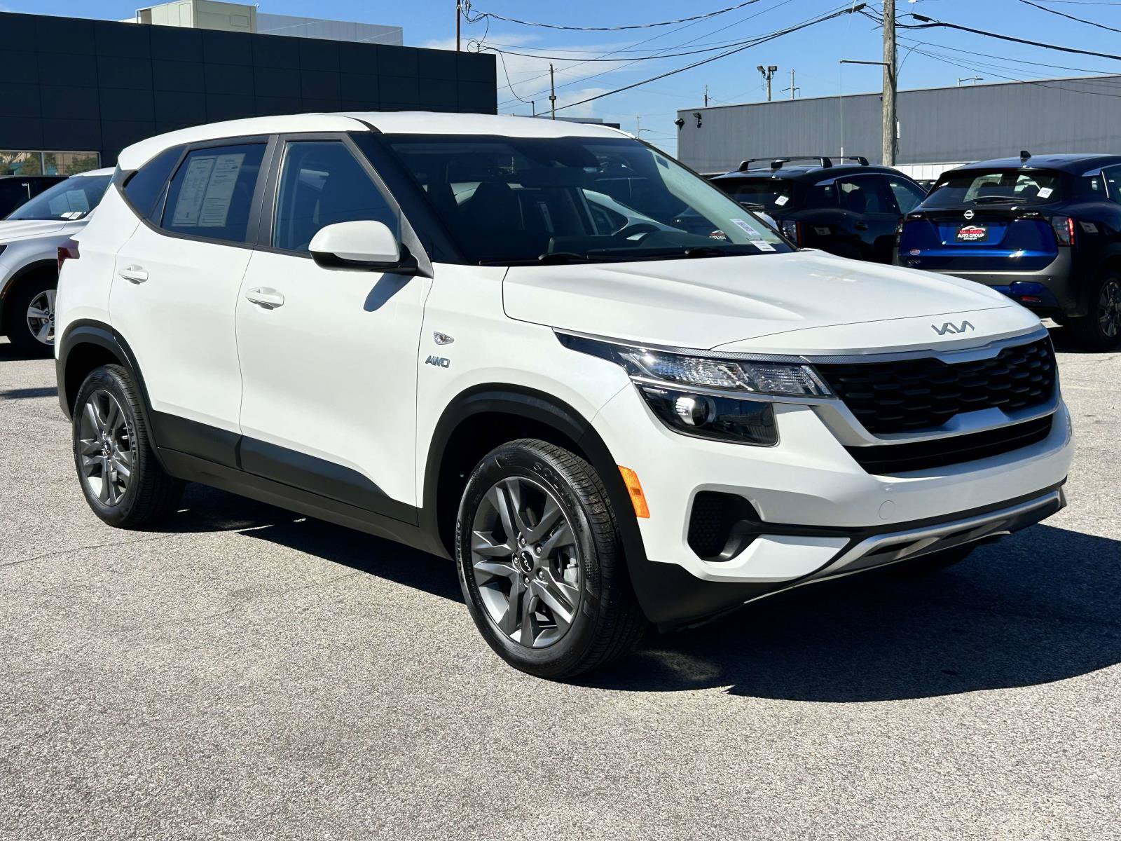 Used 2023 Kia Seltos LX AWD/4WD image 1