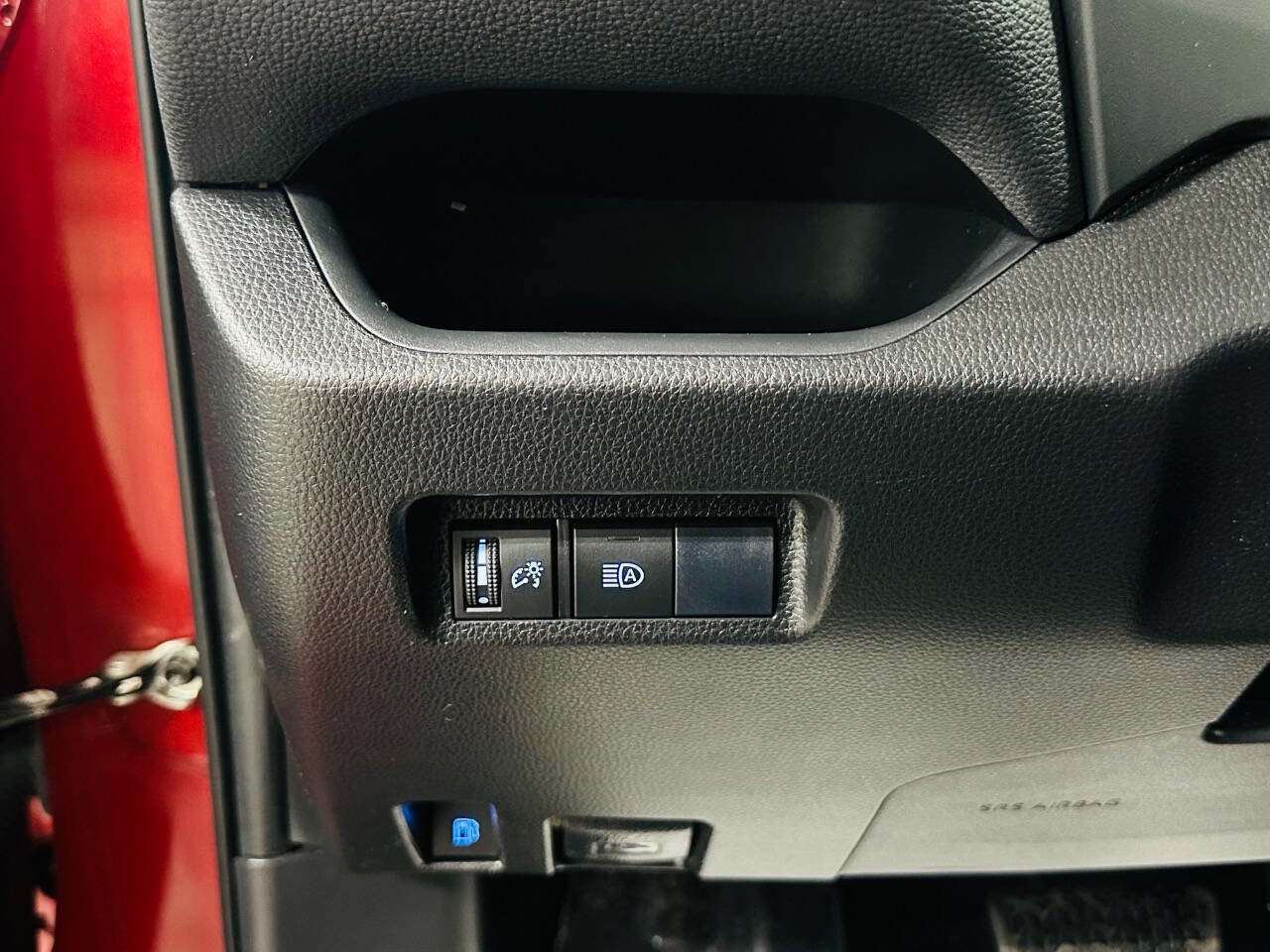 Used 2019 Toyota RAV4 LE w/ Carpet Mat Package AWD/4WD image 15