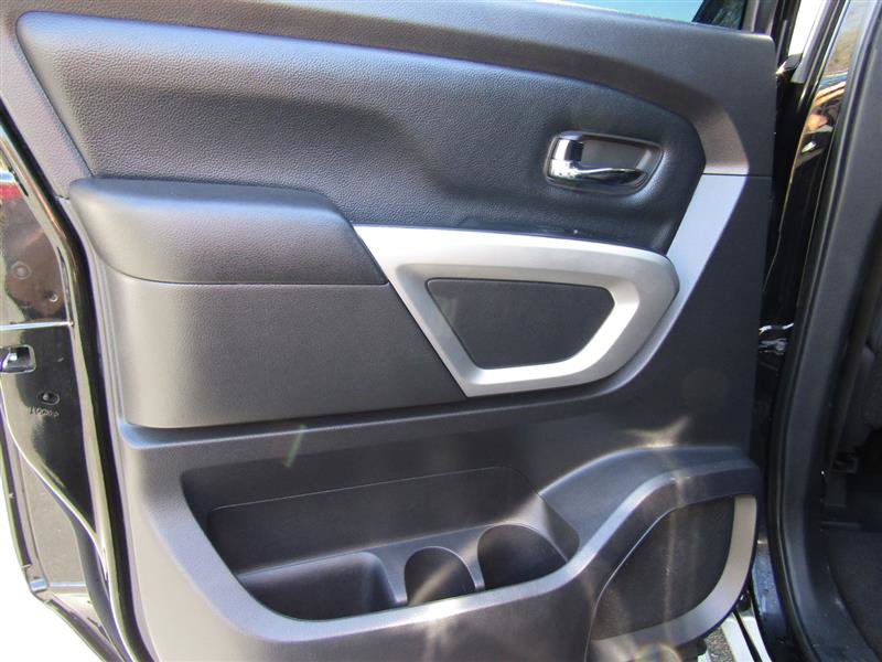 Used 2017 Nissan Titan SV image 25