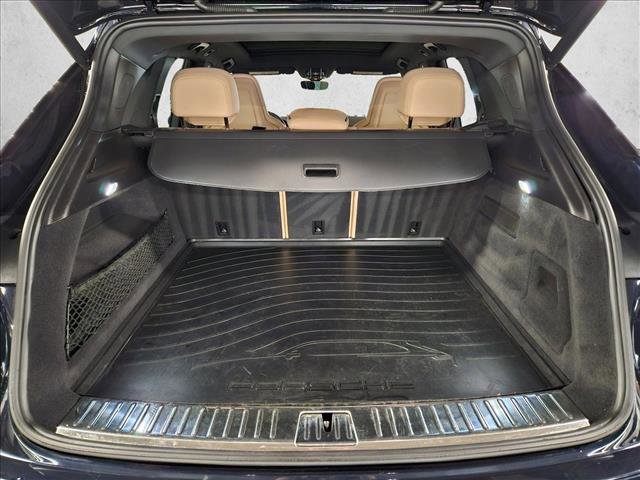 Used 2023 Porsche Cayenne AWD/4WD image 6