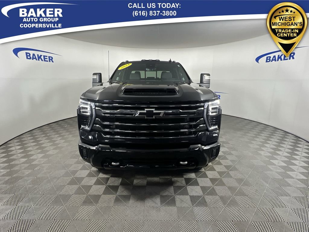 Used 2024 Chevrolet Silverado 2500 High Country w/ High Country Premium Package image 3