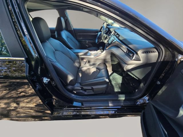 Used 2020 Toyota Camry SE w/ Moonroof Package AWD/4WD image 16
