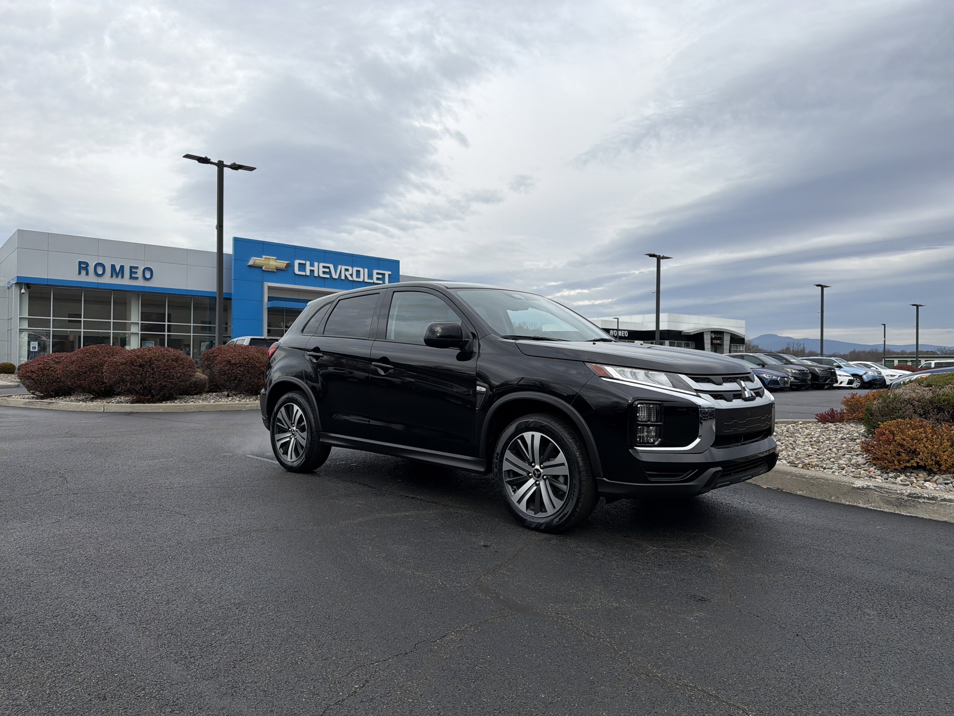 Used 2024 Mitsubishi Outlander Sport ES image 3