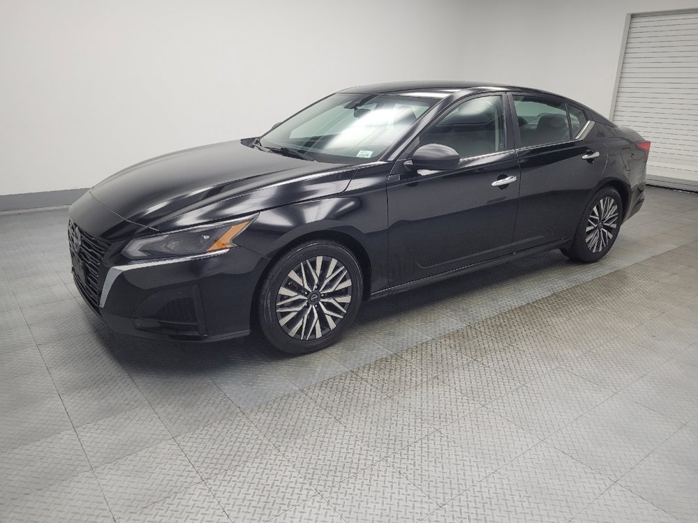 Used 2024 Nissan Altima 2.5 SV image 2