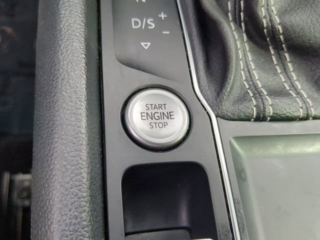 Certified 2022 Volkswagen Atlas Cross Sport SE w/ Panoramic Sunroof Package image 32