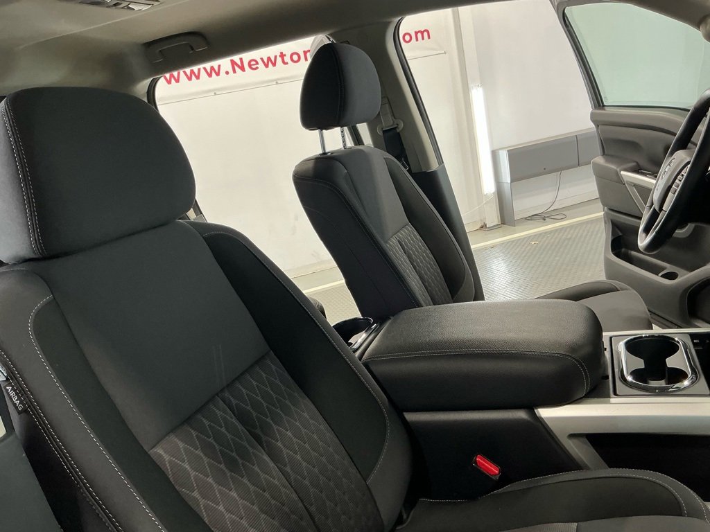Used 2024 Nissan Titan SV w/ SV Convenience Package image 25