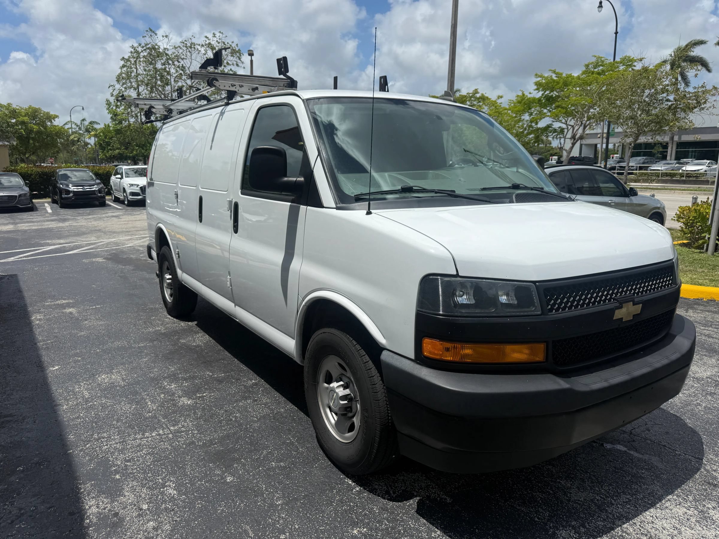 Used 2022 Chevrolet Express 2500 w/ Driver Convenience Package RWD image 3