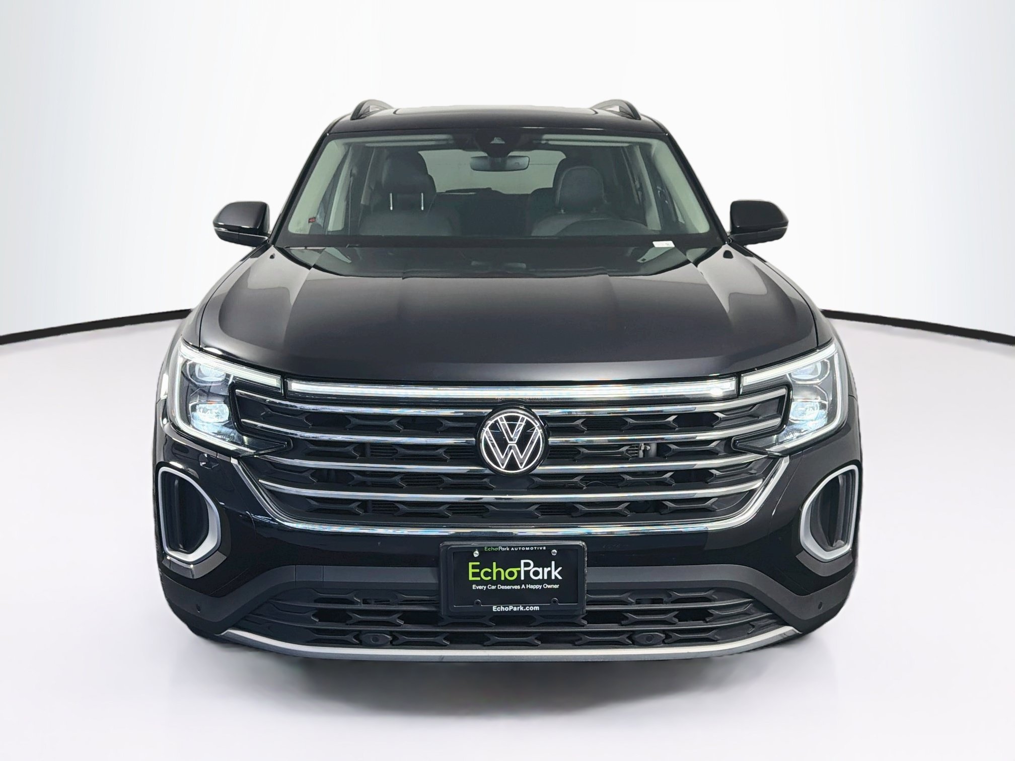 Used 2025 Volkswagen Atlas SE FWD image 2