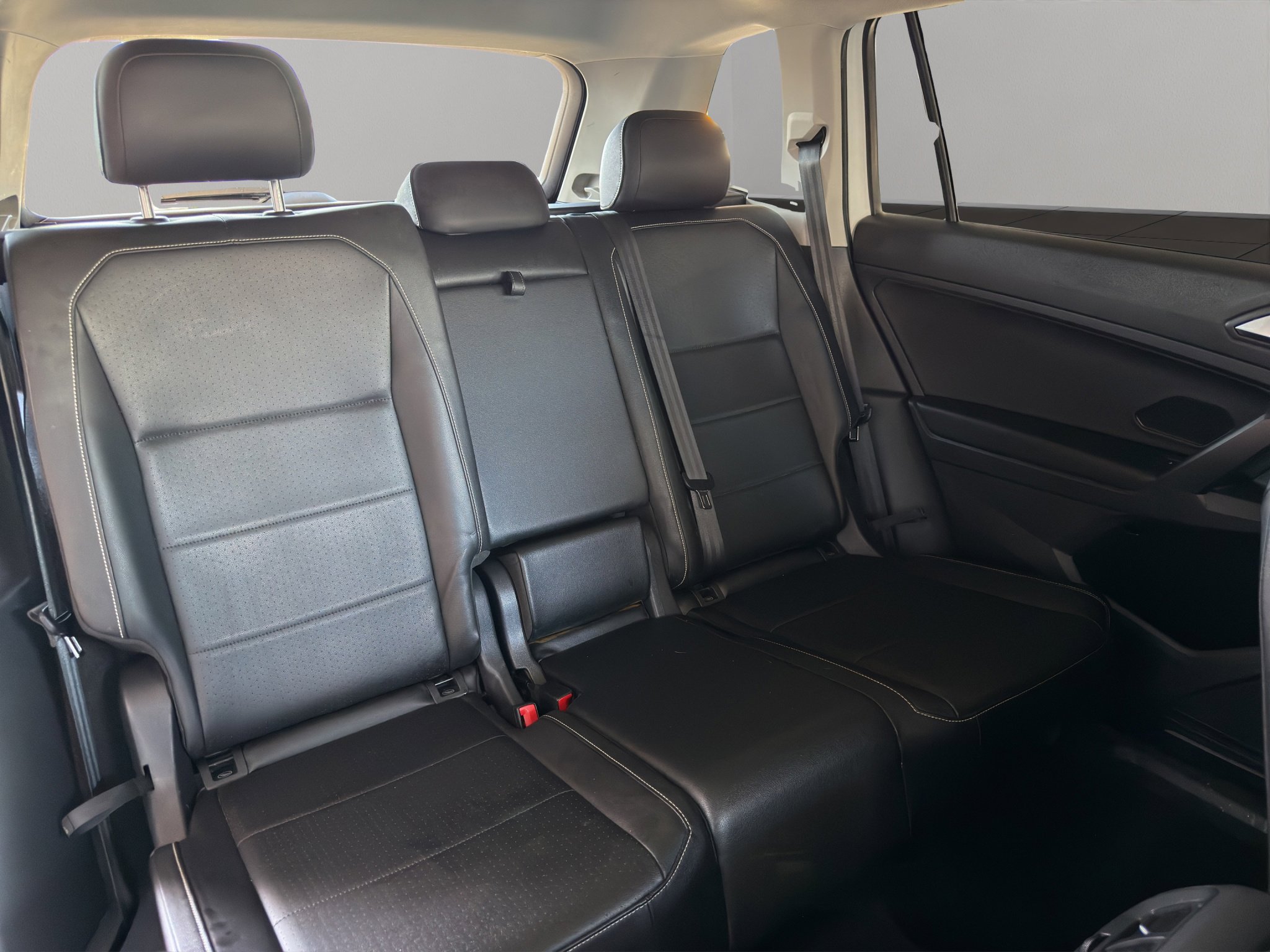 Used 2021 Volkswagen Tiguan SE image 22