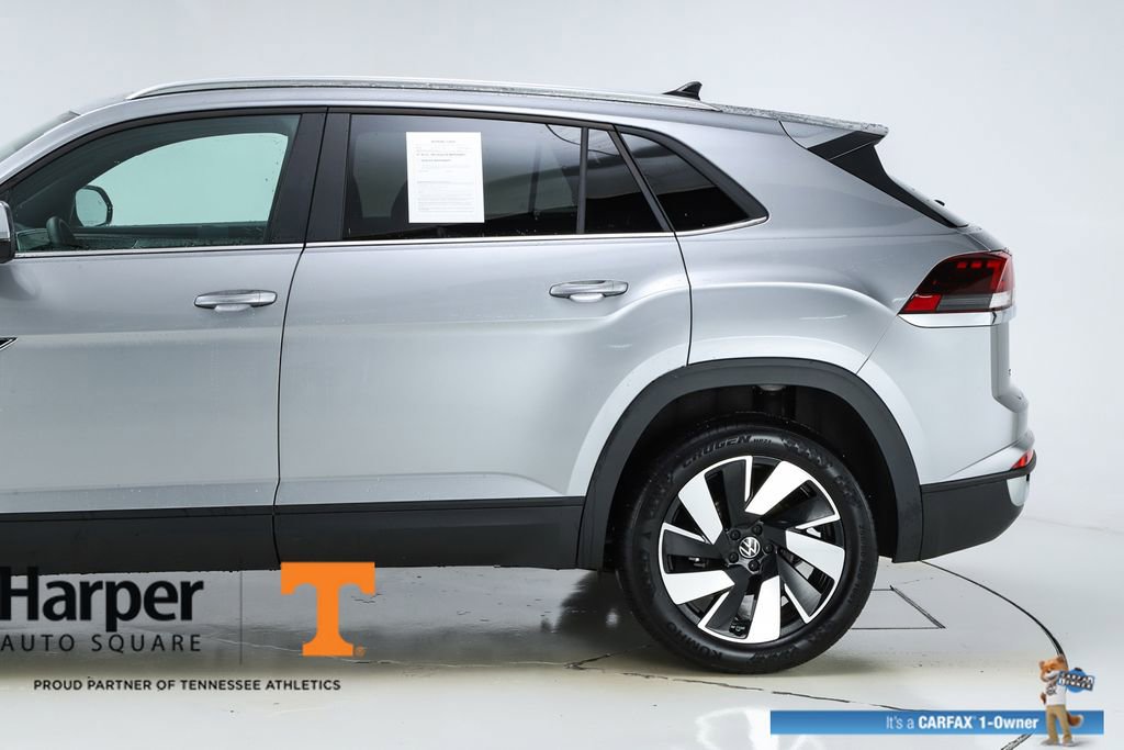 Used 2024 Volkswagen Atlas Cross Sport SE w/ Panoramic Sunroof Package image 4