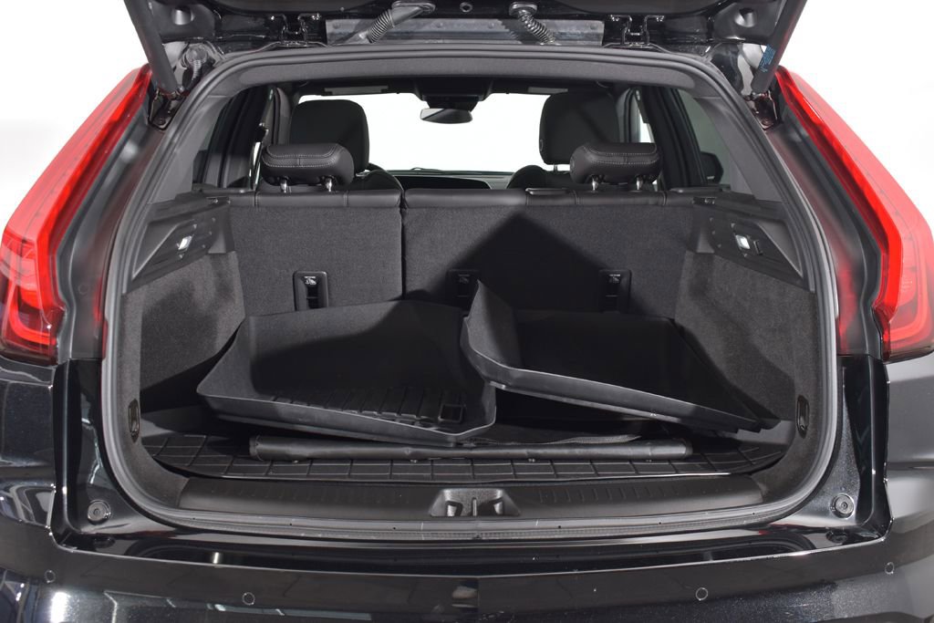 Used 2024 Cadillac XT4 Luxury w/ Cold Weather Package image 5