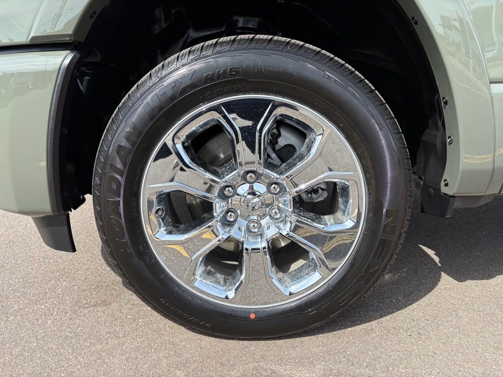 New 2026 RAM 1500 4x4 Crew Cab image 8