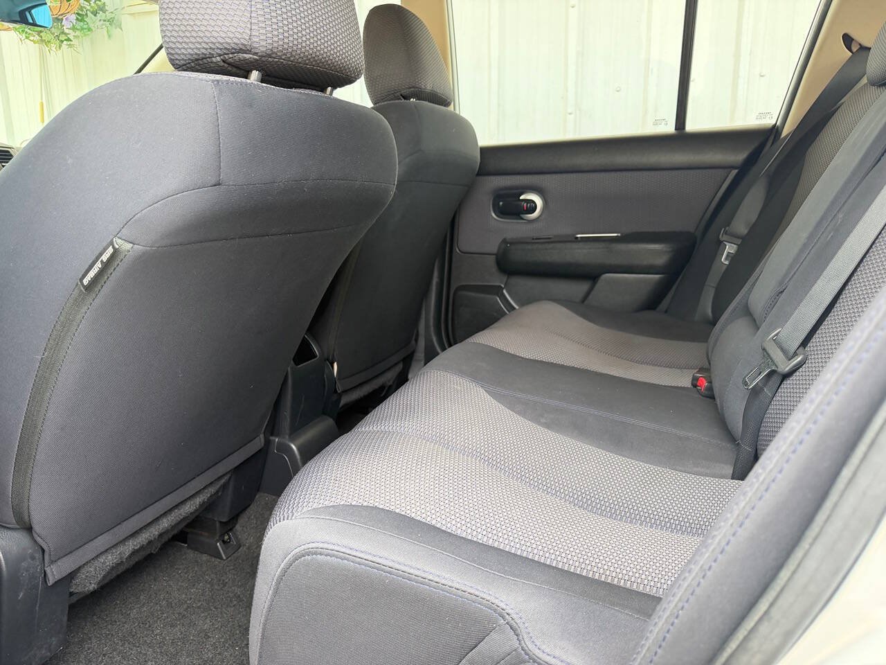 Used 2009 Nissan Versa Hatchback w/ Convenience Pkg FWD image 23