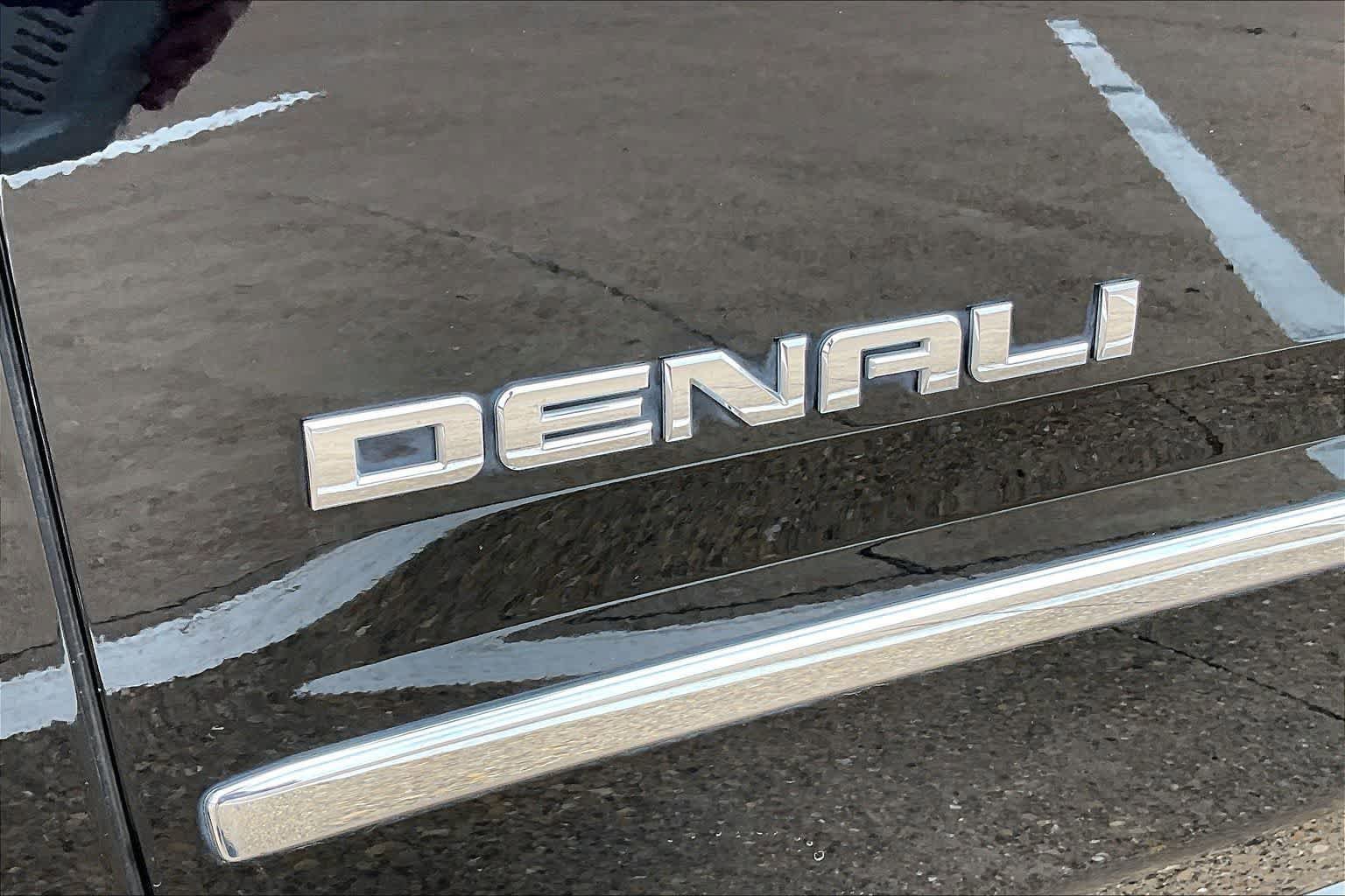 Used 2020 GMC Yukon Denali w/ Denali Premium Package RWD image 7