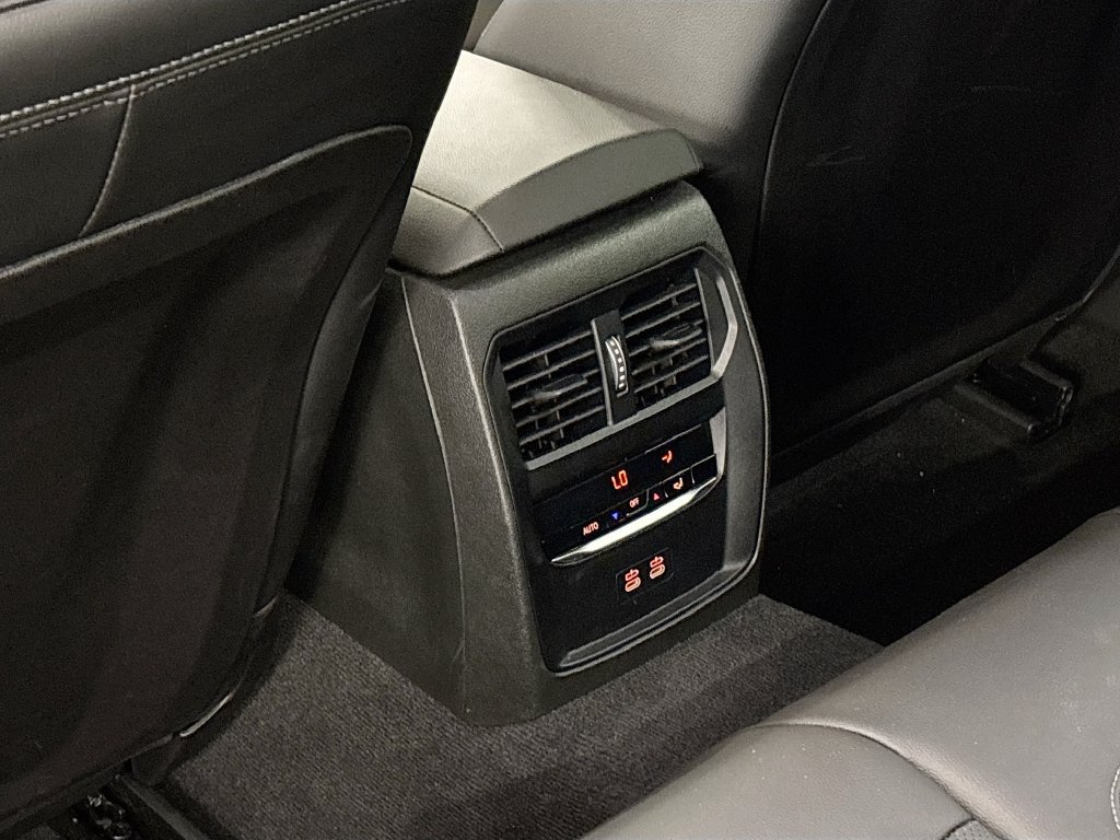 Used 2025 BMW 330i Sedan w/ M Sport Package RWD image 17