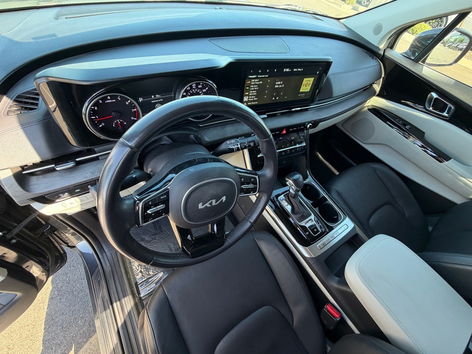 Used 2024 Kia Carnival EX FWD image 17