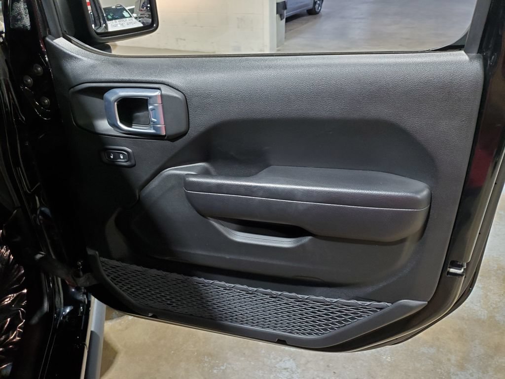 Used 2021 Jeep Gladiator Sport AWD/4WD image 17