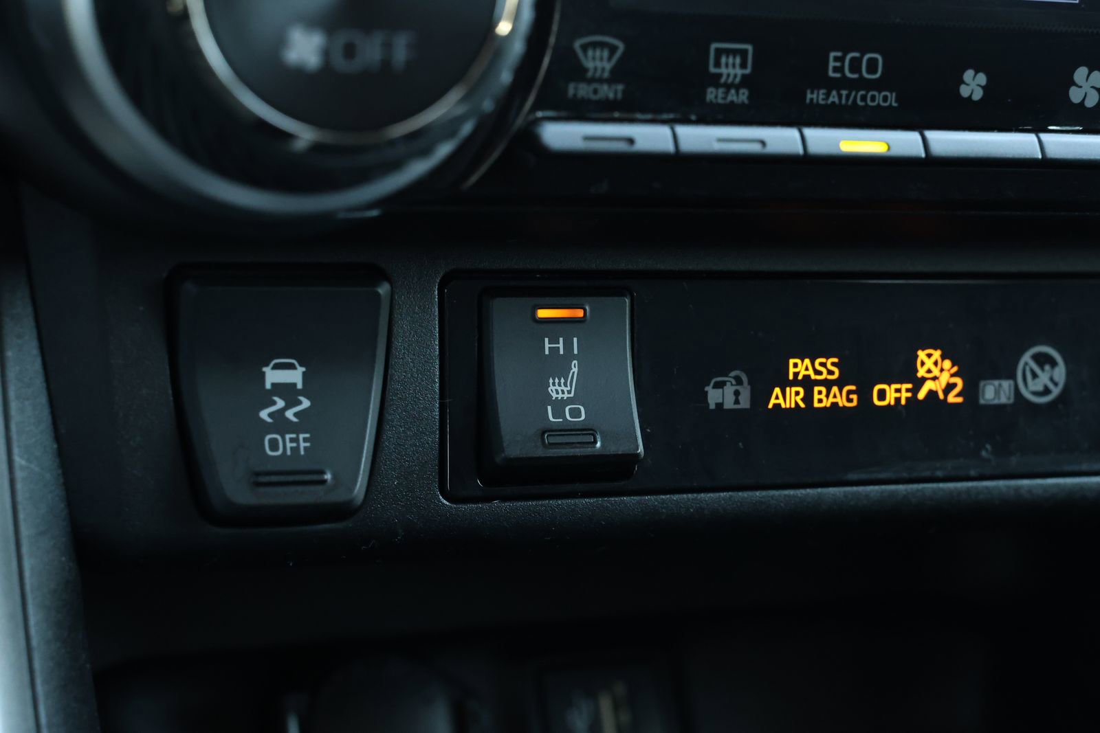 Used 2024 Toyota RAV4 XLE w/ Weather Package image 4